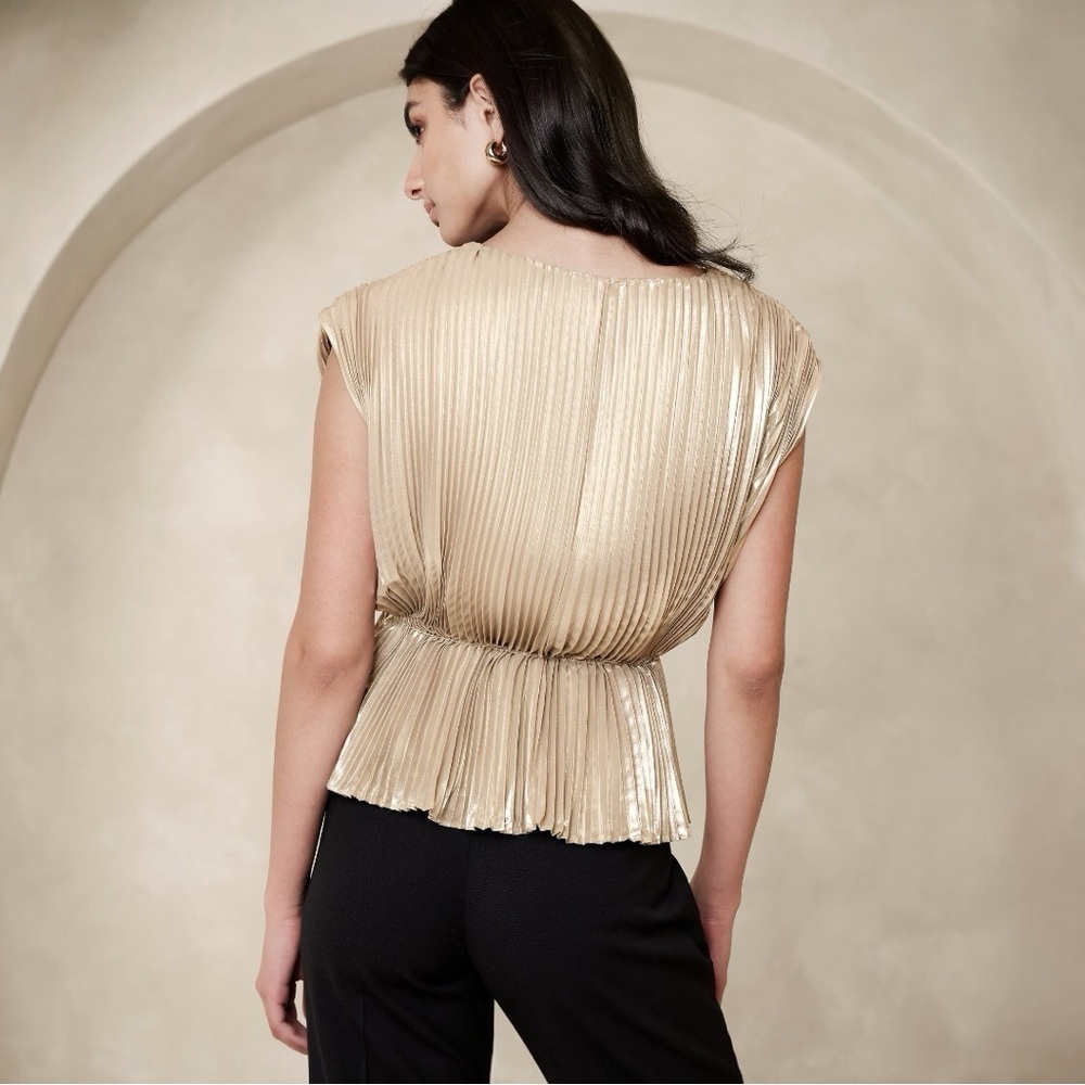 NWOT Banana Republic LENA PLEATED METALLIC TOP - Picture 3 of 10